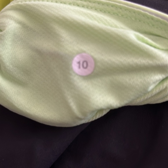 LULULEMON CROP LEGGINGS, SIDE POCKETS, ROUCHED DETAIL, DRAWSTRING! LIKE NEW!! - Picture 8 of 11